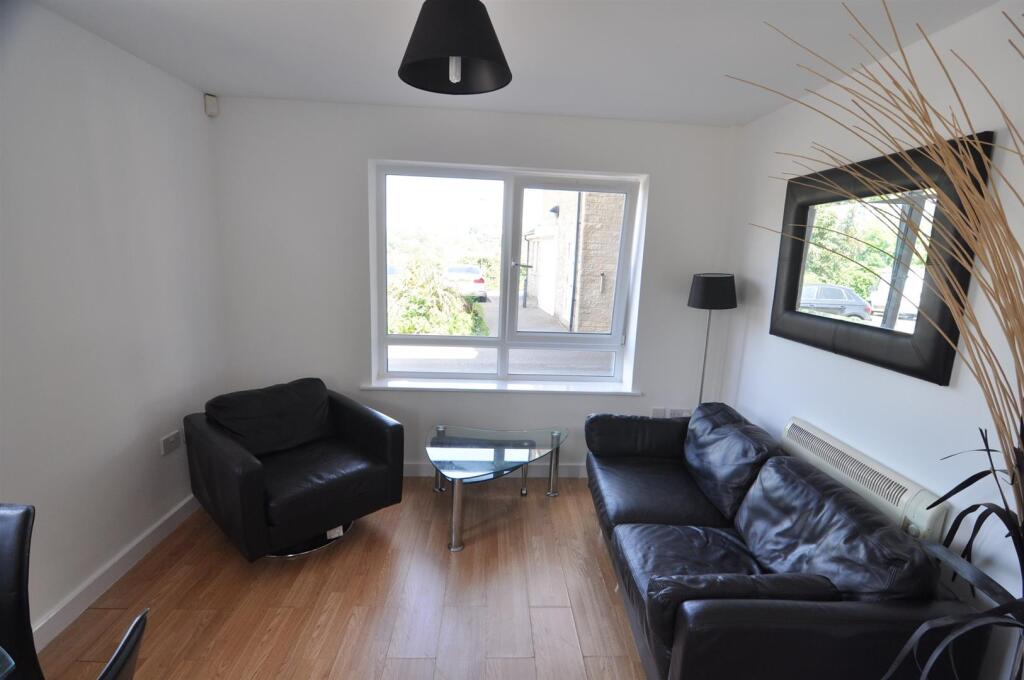 Apartment in Bradford - View 3