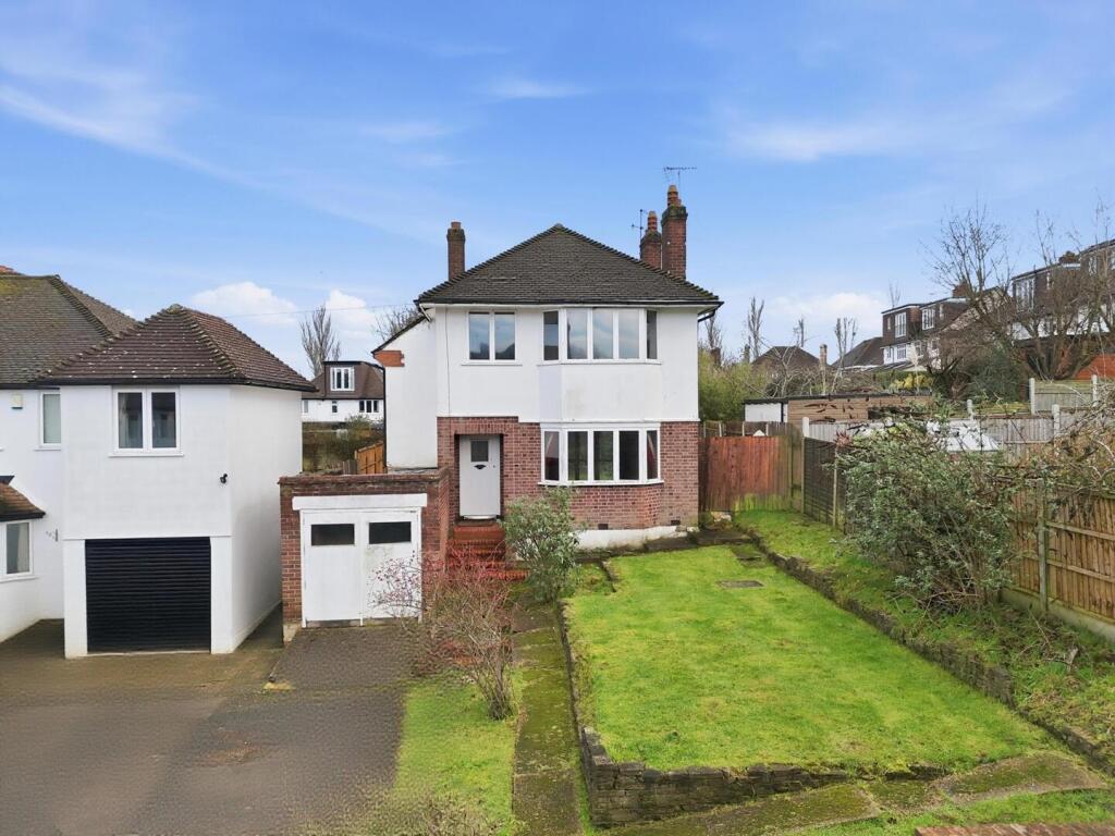 Main image of property: Roundmead Close, Loughton