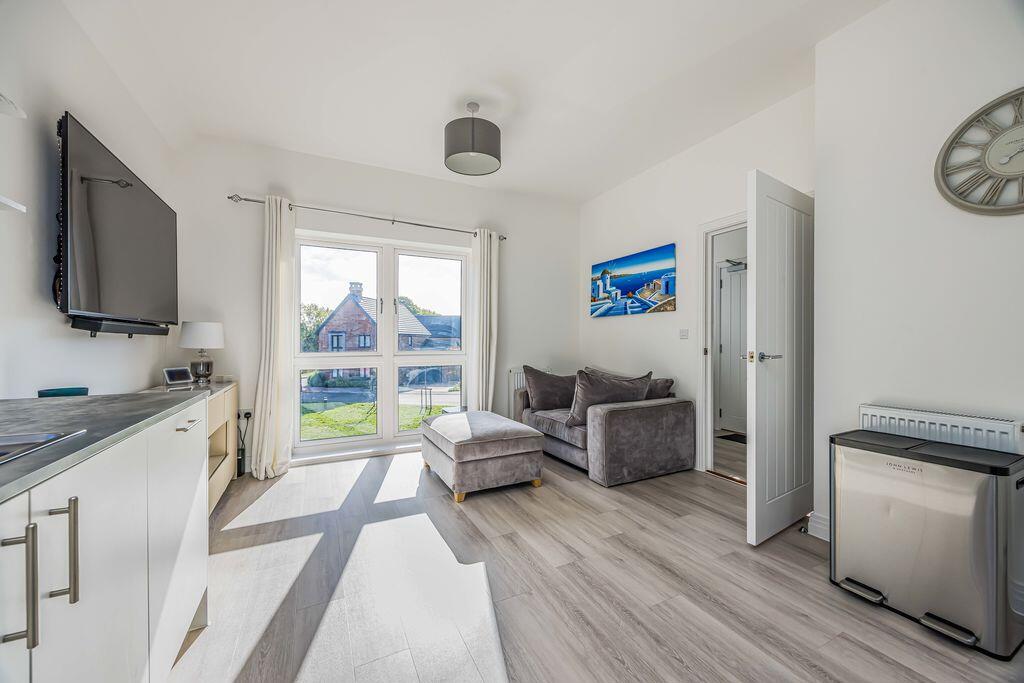Egret Court End, Chichester photo 4