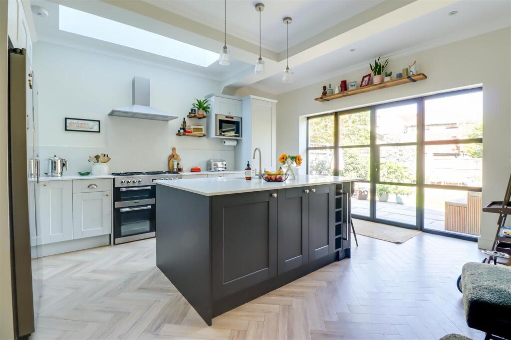 Cranleigh Drive, Leigh-on-Sea photo 4