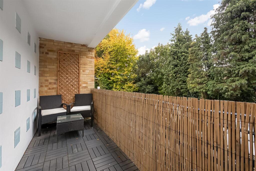 Beechwood Road, Caterham - More