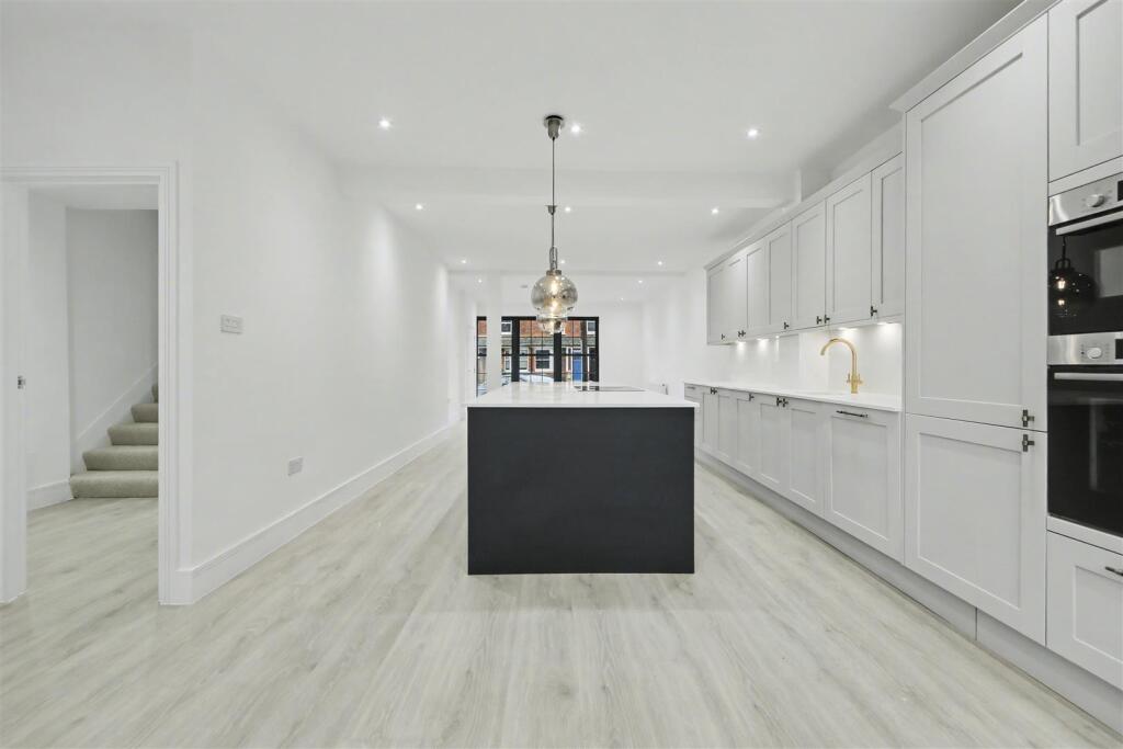 Main image of property: Station Road, Radlett
