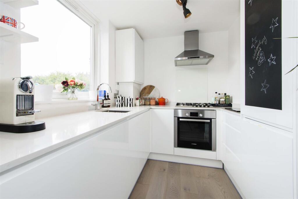 Apartment in London - View 2
