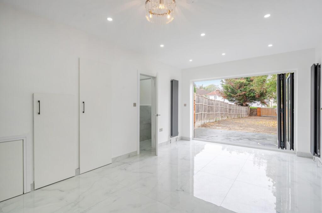Alberta Avenue, Cheam, Sutton, Surrey, SM1 photo 3