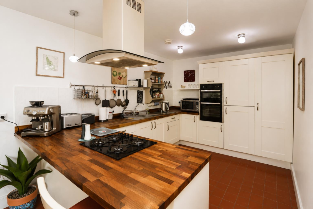 House in Hull - View 4