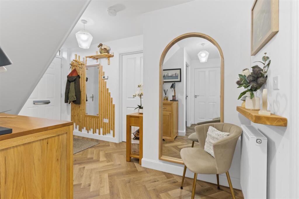 House in Wealden, Hailsham - More