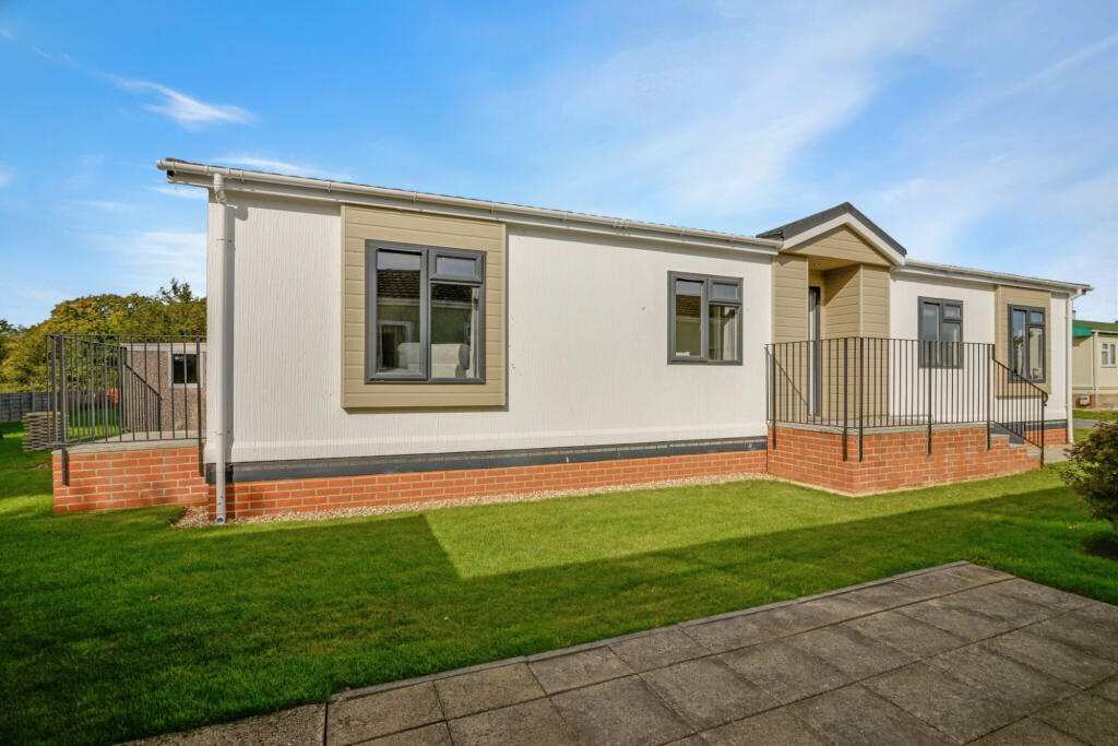 2-bed caravan on Hailsham, East Sussex, BN27, £249,000