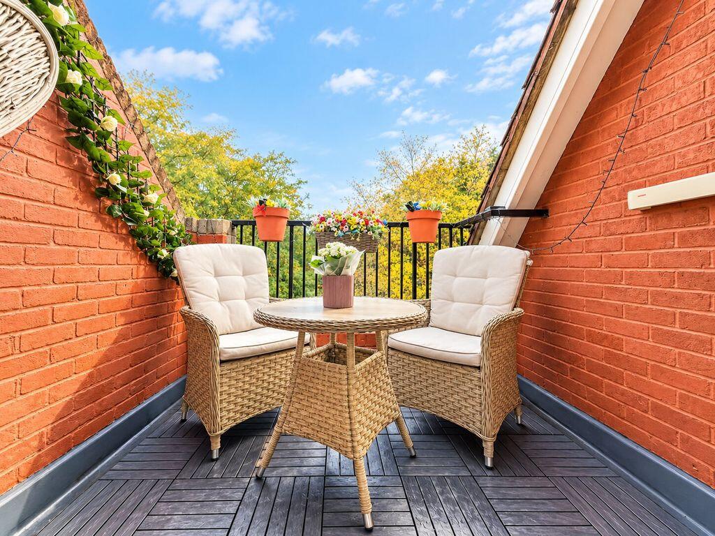 Apartment in Sutton Coldfield, Whitehouse Common - View 4