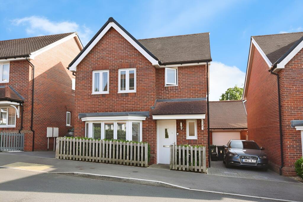 3-bed detached on Judges Gully Close, Bishopstoke, SO50, £425,000