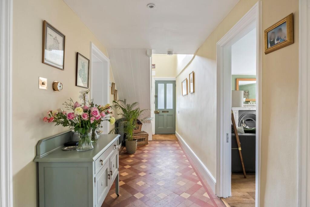 House in Horsham, Lower Beeding - View 5