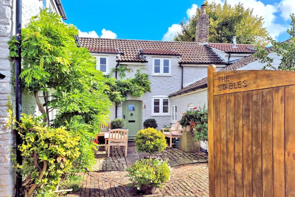 Sundays Hill, Almondsbury, South Gloucestershire, BS32