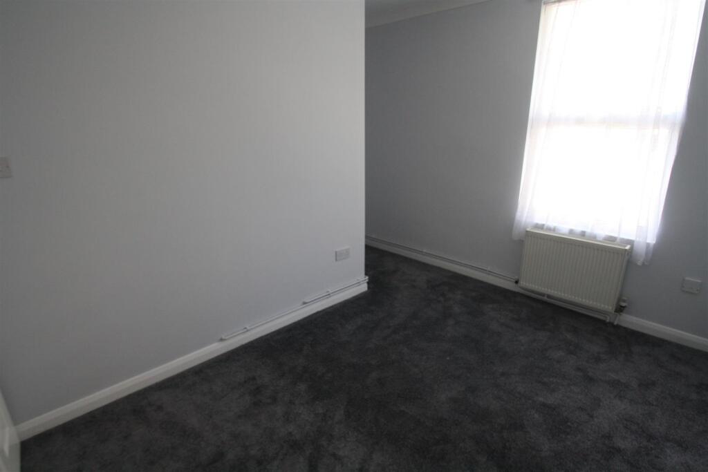 Apartment in Maidstone, Kent - More