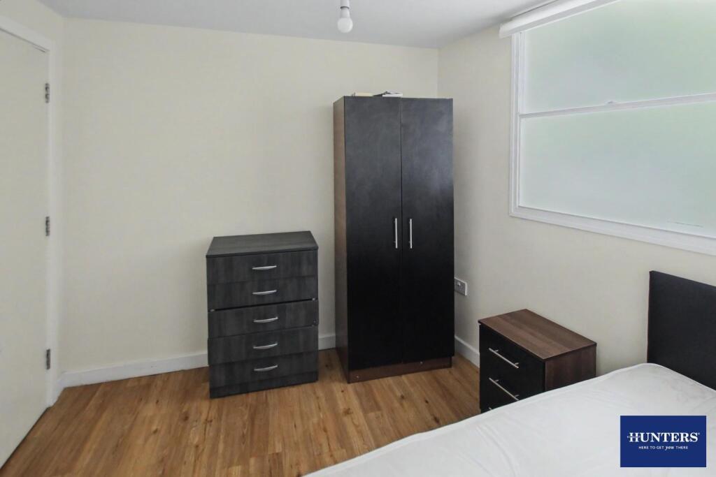 Apartment in Bradford, Wapping, Barkerend - More