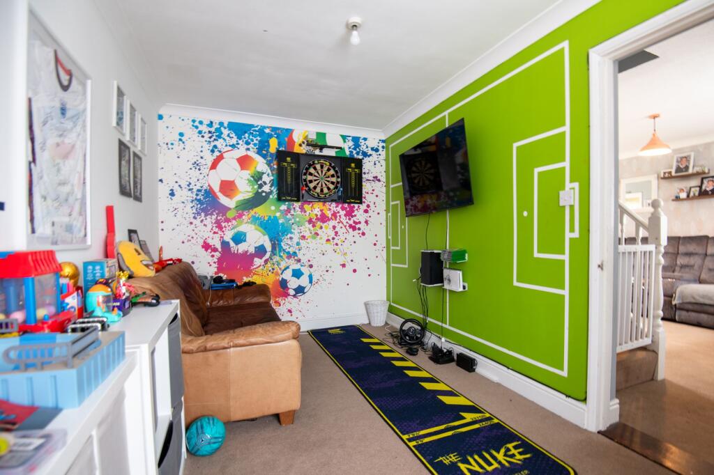 Naseby Close, Wellingborough, NN8 - View 6