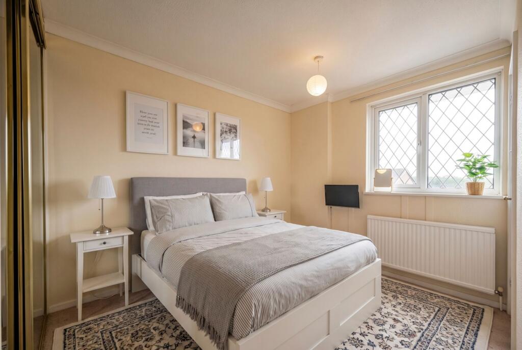 House in Bracknell - More
