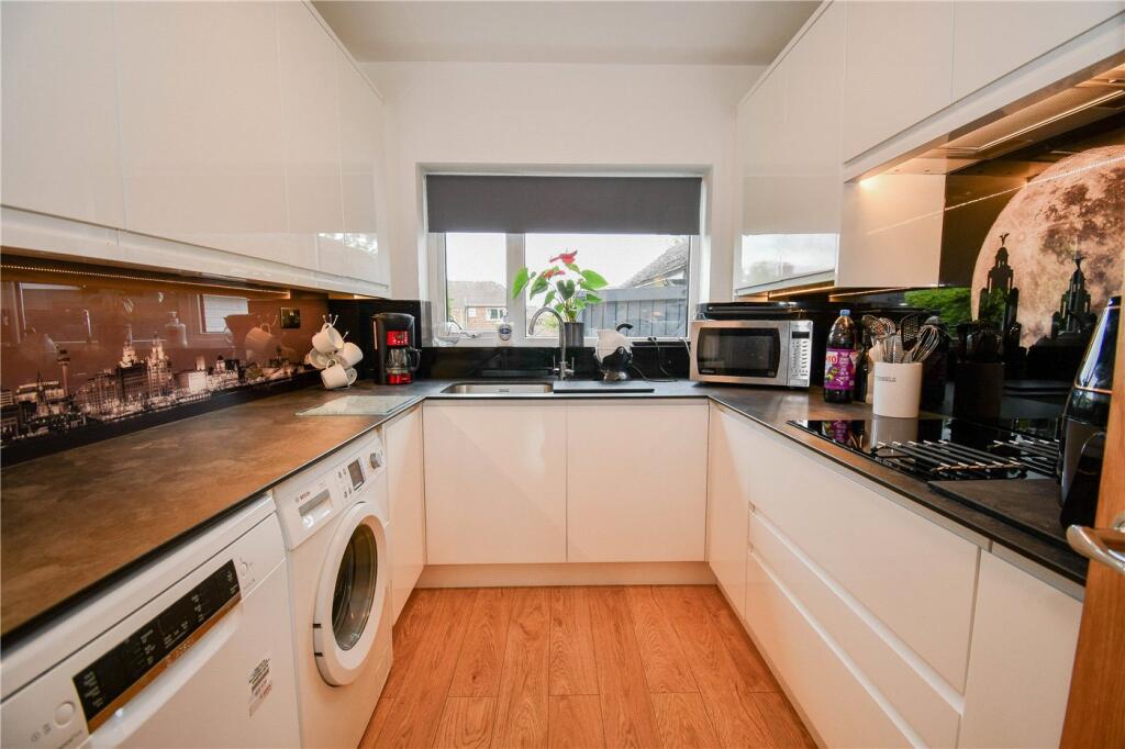 House in Wirral, Liverpool City Region - View 4
