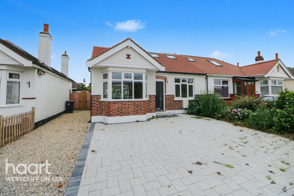 3-bed bungalow on Thornford Gardens, Southend-On-Sea, £450,000