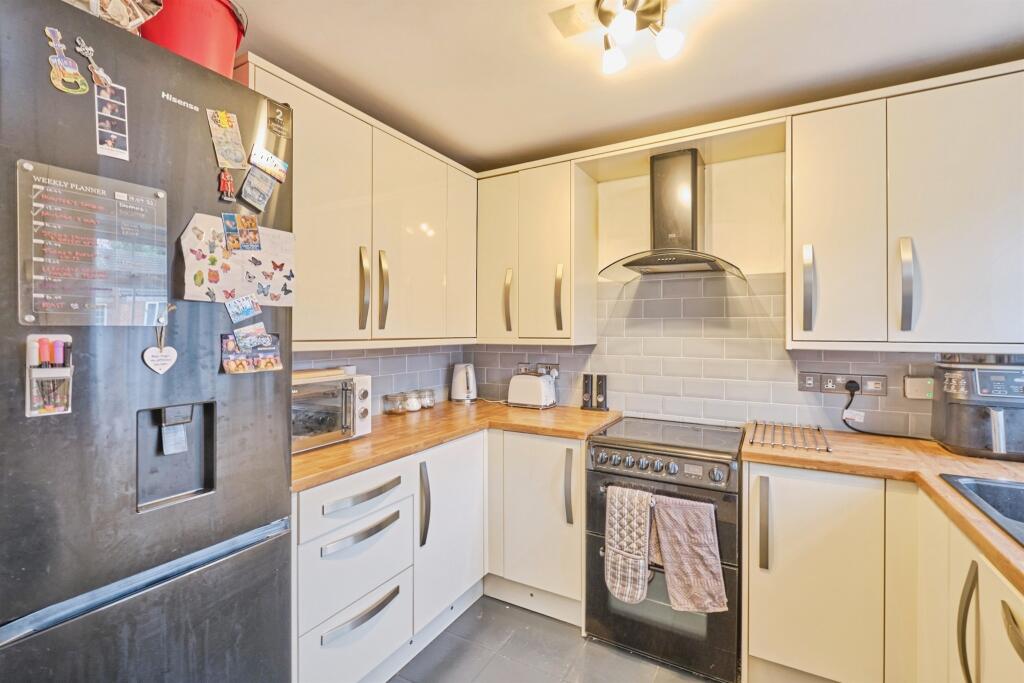 Mistletoe Drive, WALSALL photo 2