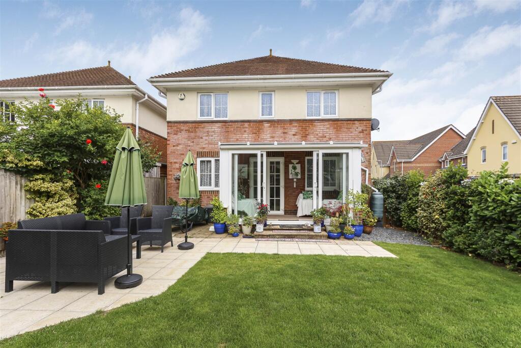 Henbest Close, Wimborne - View 3