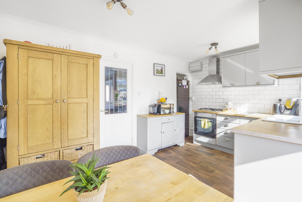 Bridge Lane, Pollington, DN14 0 - View 3
