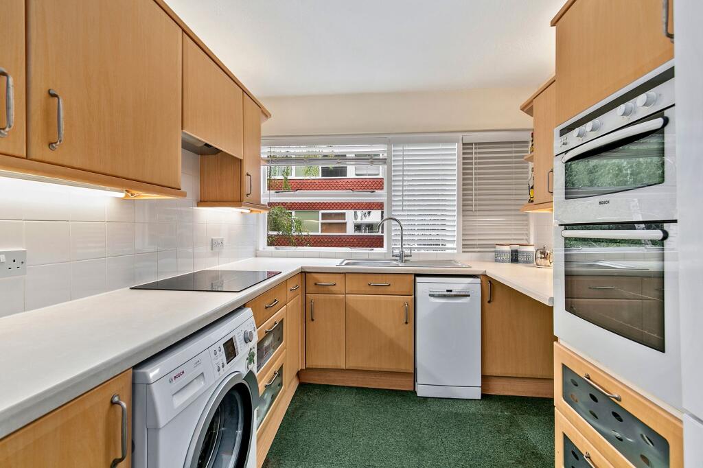 Apartment in Richmond, Ham - View 3