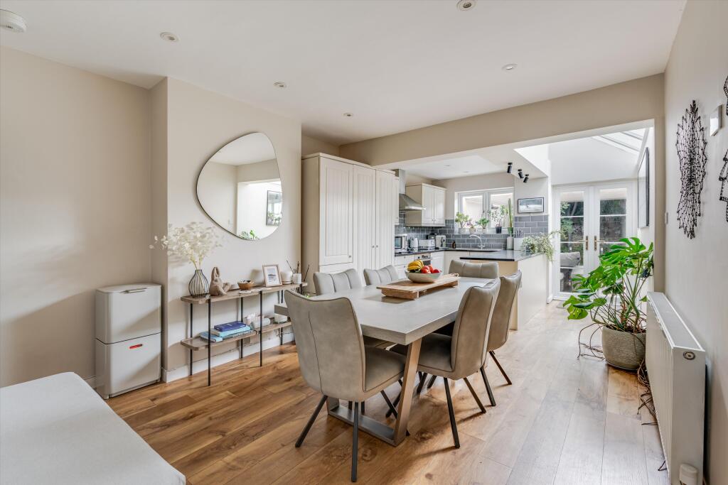 House in Guildford, Surrey - View 2