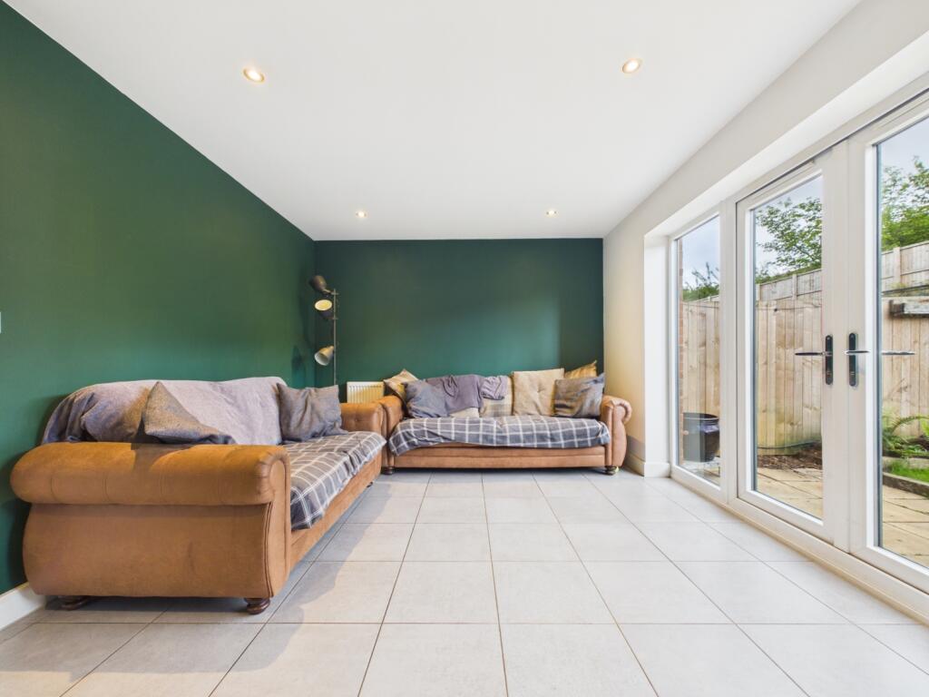 House in Wakefield - View 4