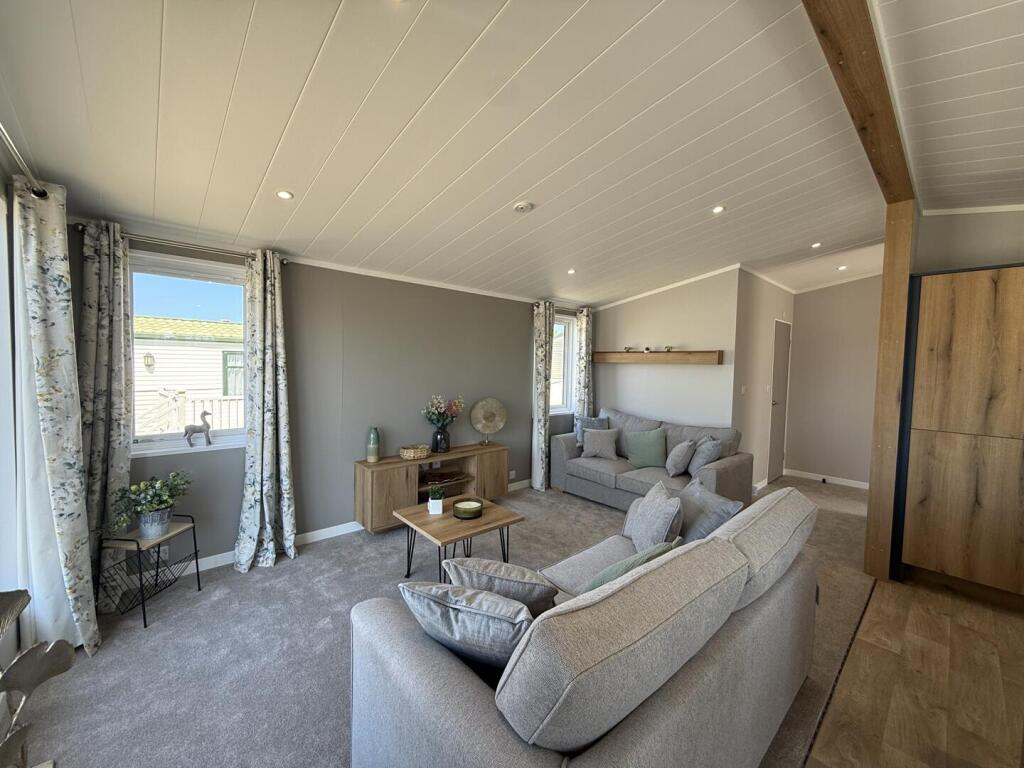 2-bed caravan on Manor Park Holiday Park, Manor Road, Hunstanton, PE36 5AZ, £115,995