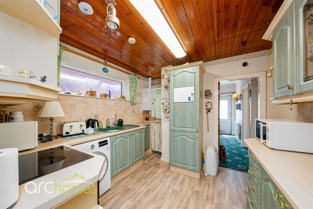 Lynwood Grove, Atherton, M46 photo 3