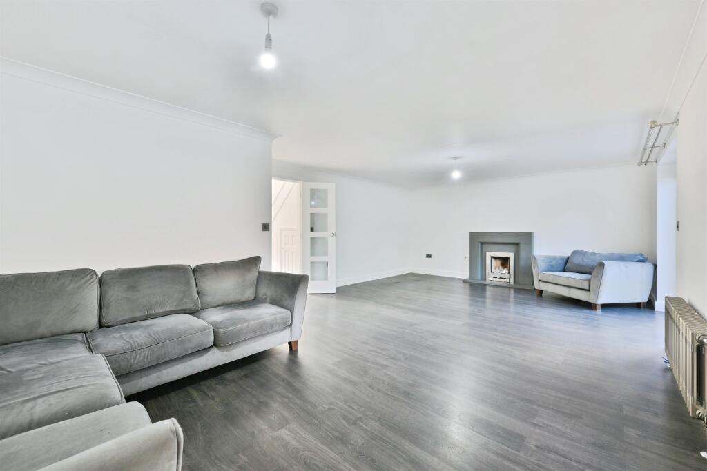 House in Enfield - View 4