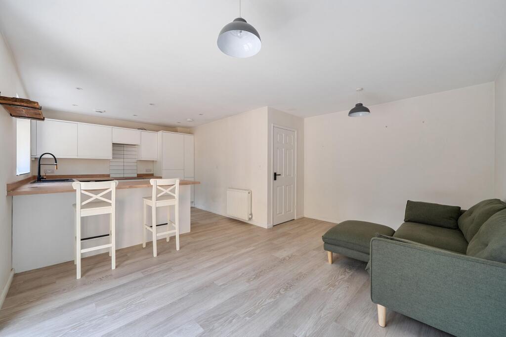 House in Southampton - More