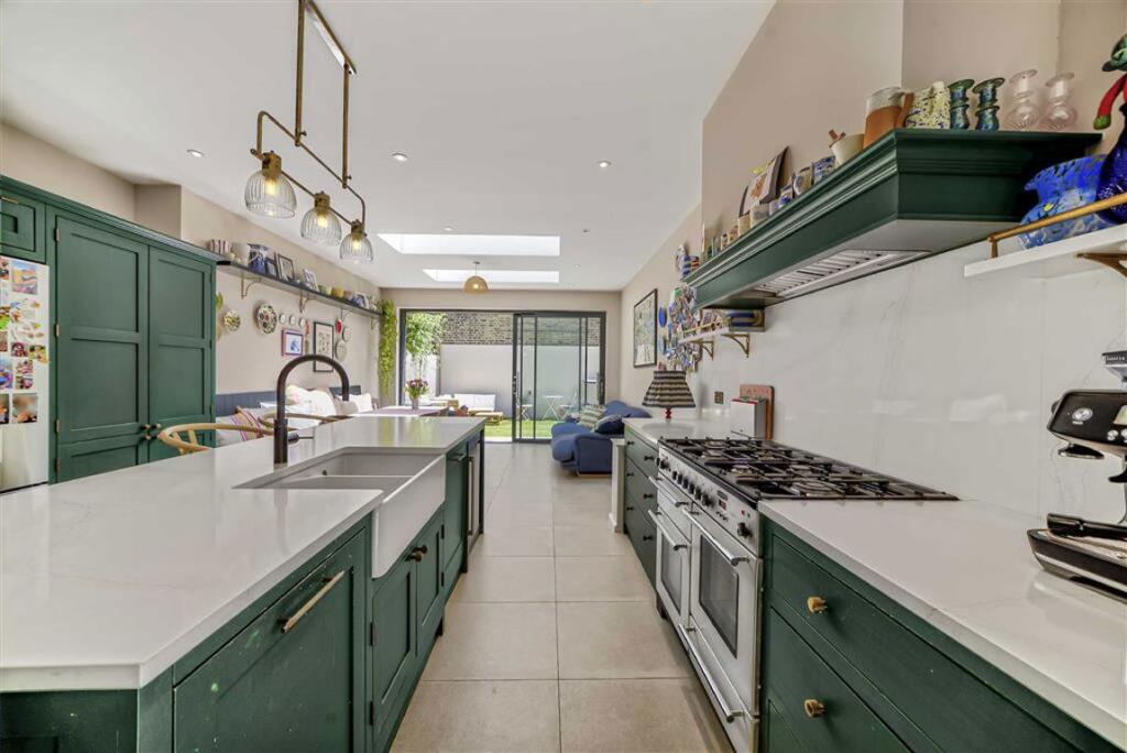House in London - View 2