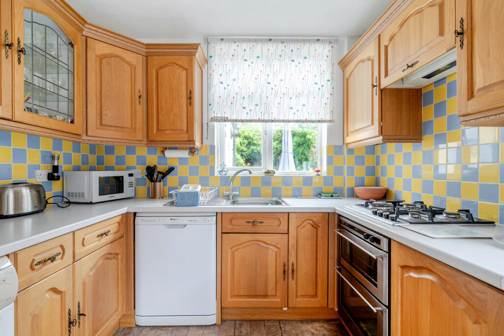 House in Addlestone - View 5