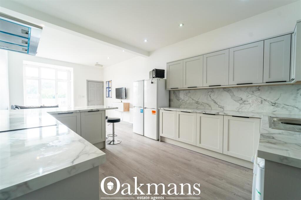 6 bedroom house for rent