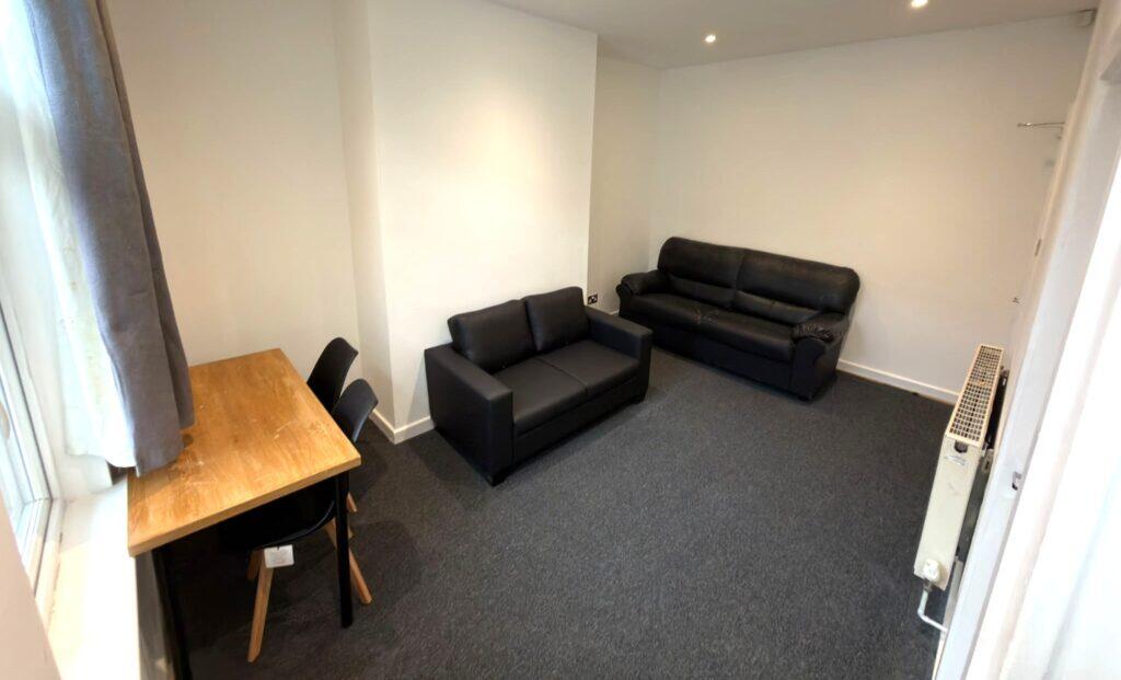 House in Leeds - View 5