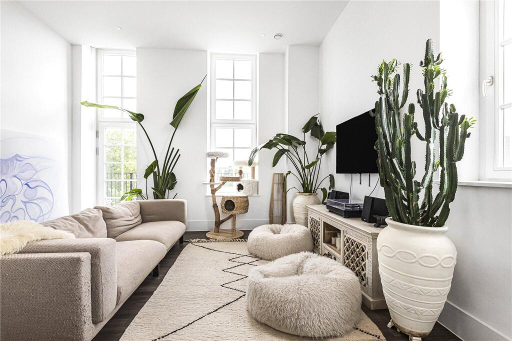 Main image of property: Goldsmiths Row, London, E2