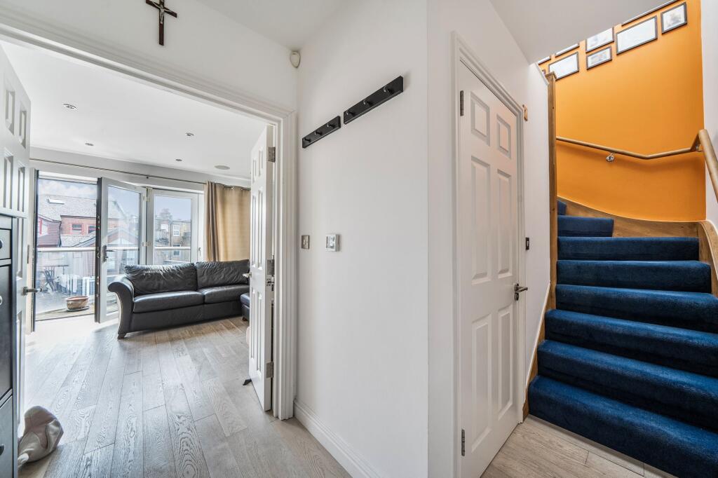Apartment in London - More
