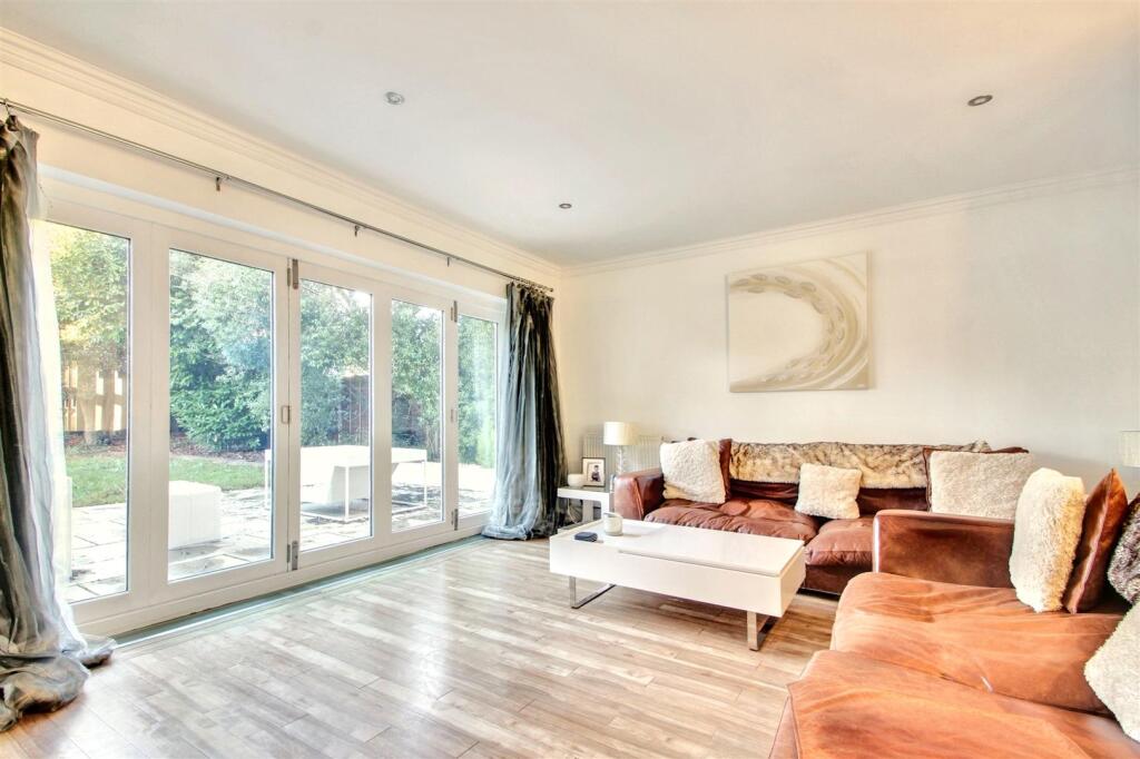 House in Worthing, West Sussex - View 2