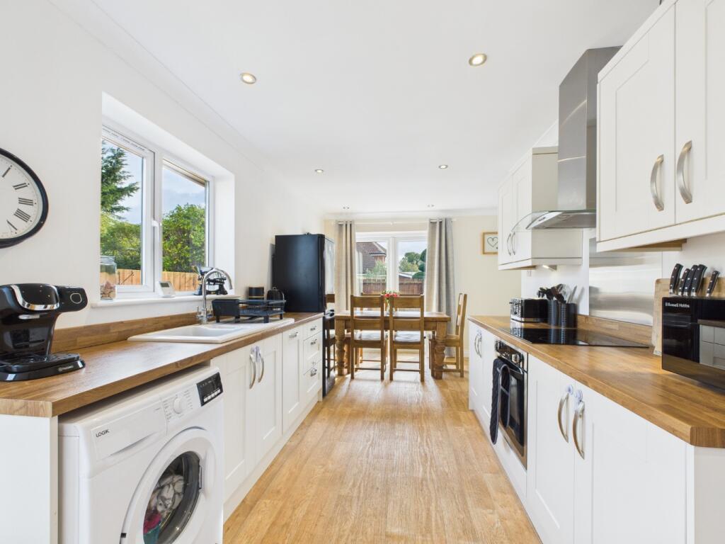 Westlands Way, Leven, Beverley, East Riding of Yorkshire, HU17 photo 3