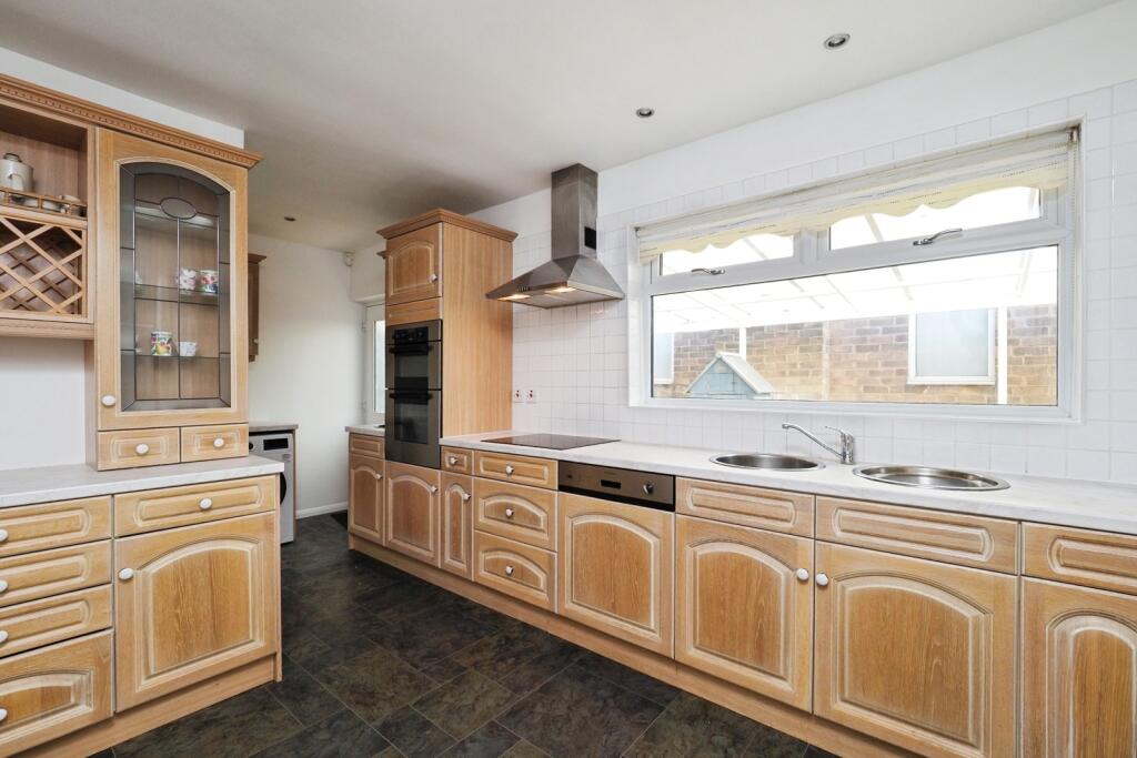 House in Nottingham, Bramcote - View 4