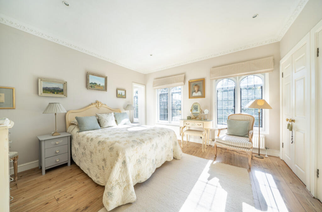House in Woking, Surrey - View 6