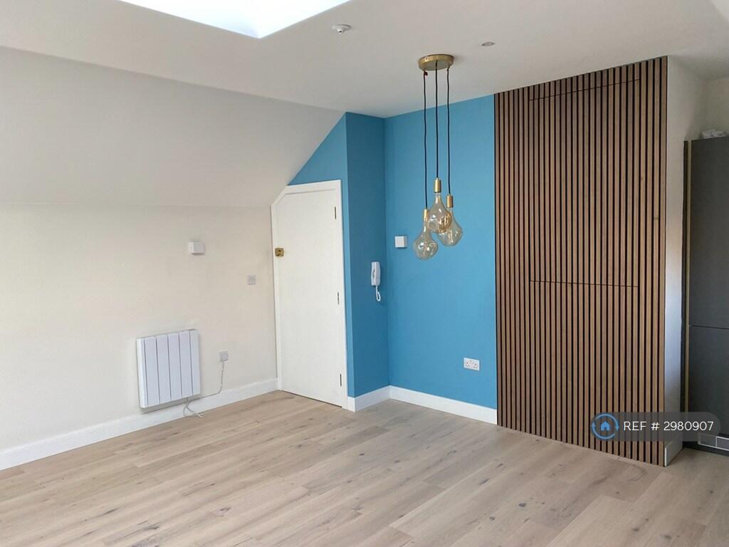 Apartment in Hemel Hempstead - View 5