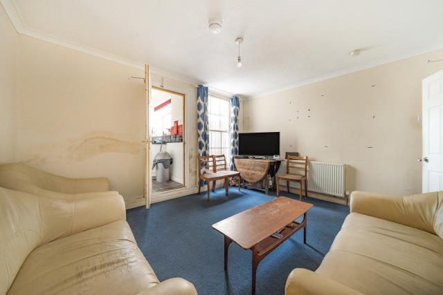 House in High Wycombe, Castlefield - View 2