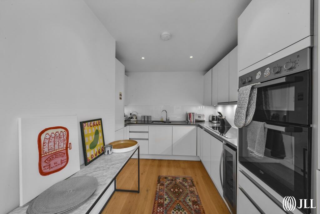 Apartment in London, Plantation Wharf, Battersea - View 3