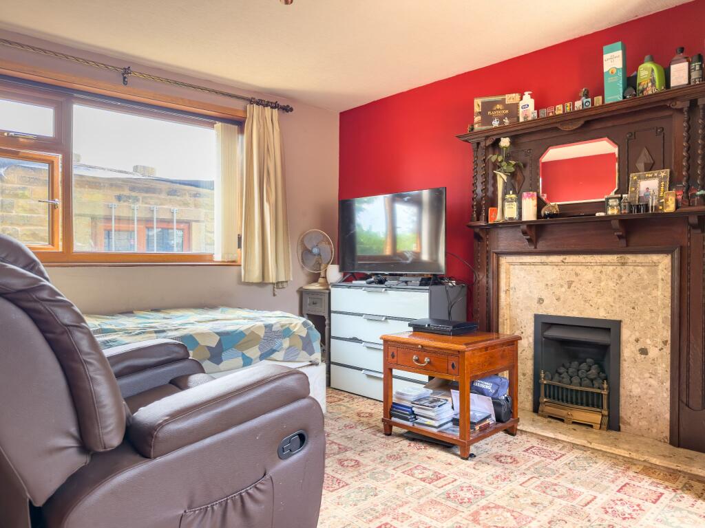 House in Halifax - View 5