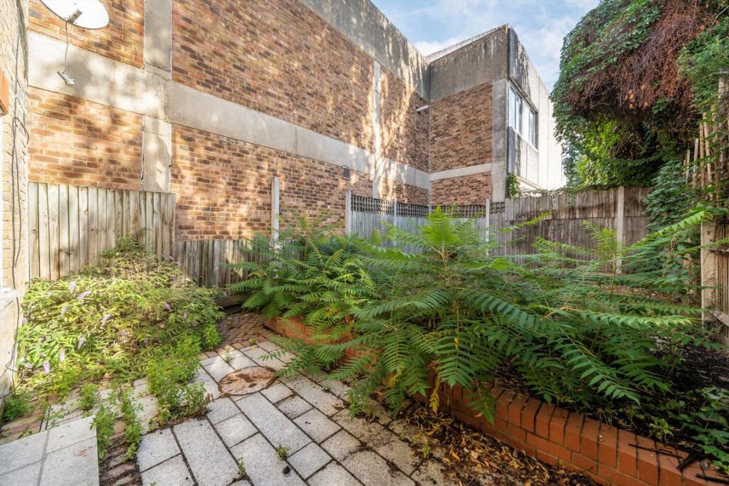 House in London, Blackheath Royal Standard, East Greenwich - View 4