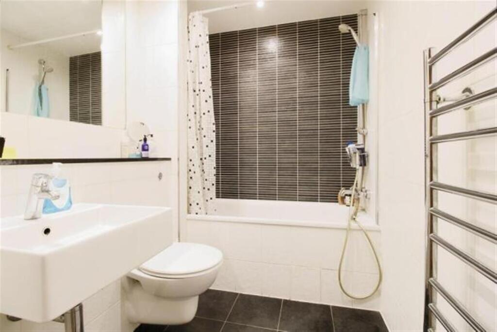 Apartment in Cardiff, Castle - More