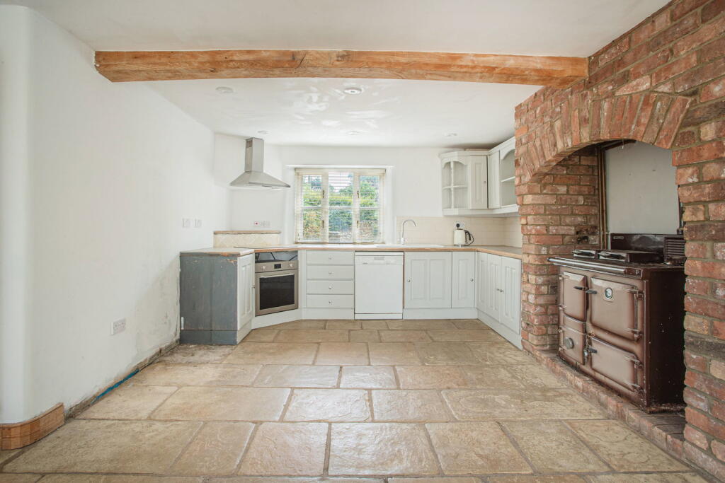 House in Kingscote - View 5