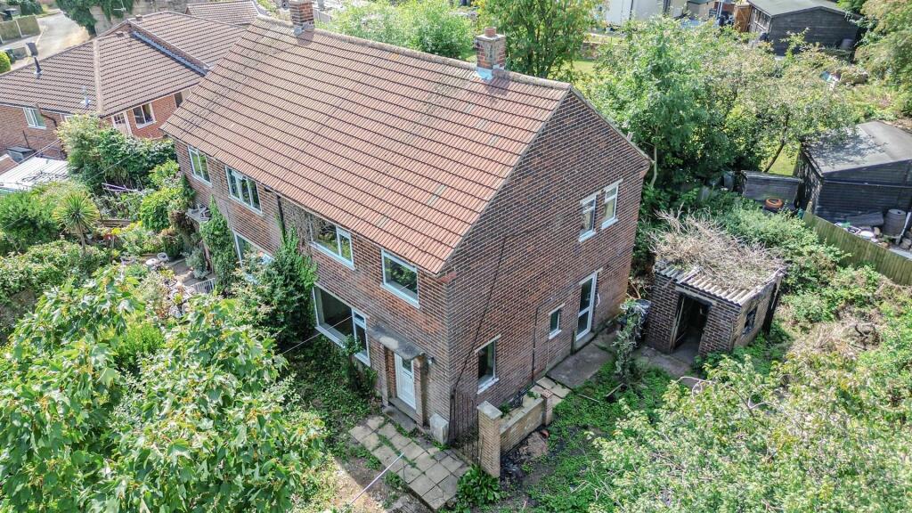 3-bed semi-detached on Hucknall Crescent, Gedling, Nottingham, £185,000