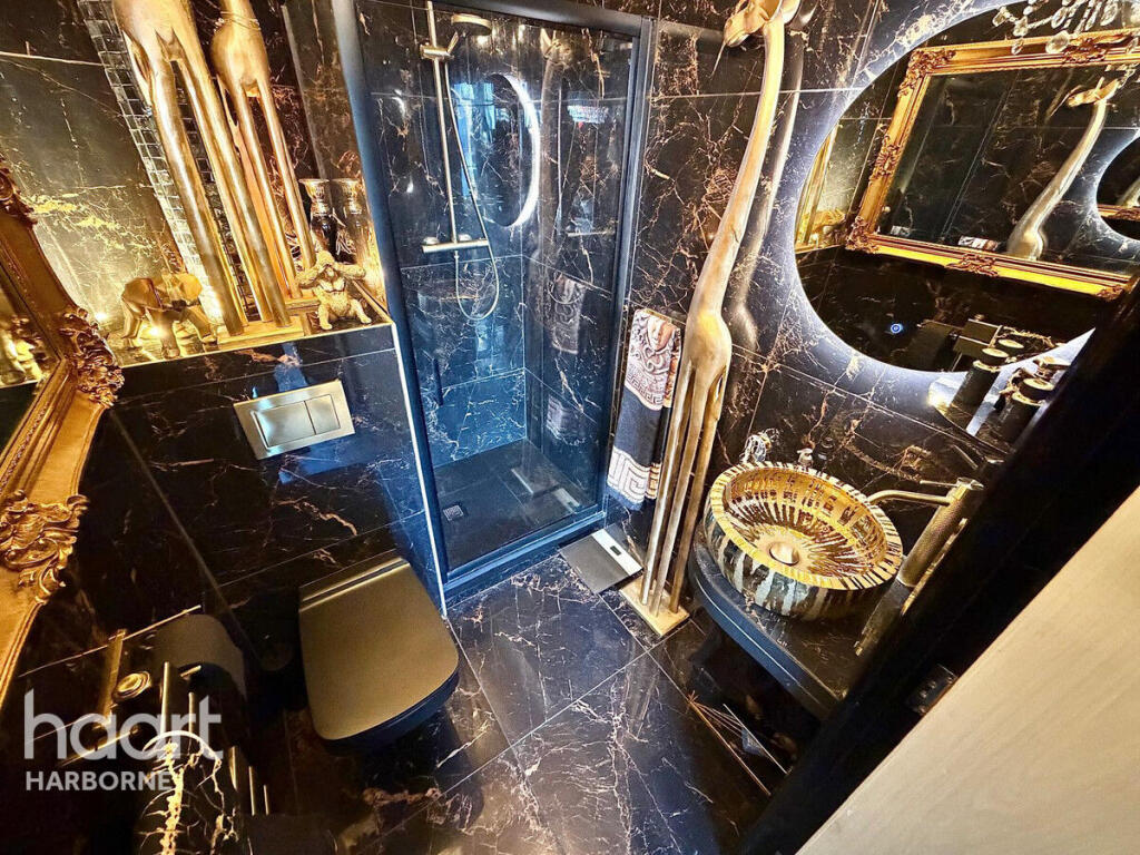 Additional image 10 of Luxury Apartment, Park Central